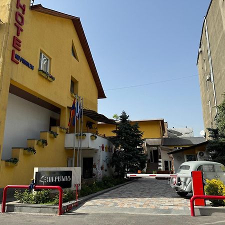 Hotel No Problem Ereván Exterior foto